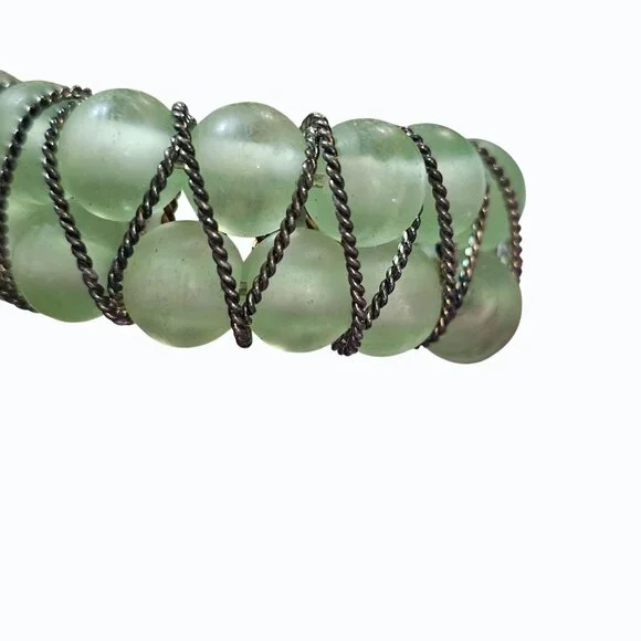 Vintage Green Glass Beads and Wire 2 Inch Napkin Rings Set of 10 - Picture 9 of 11